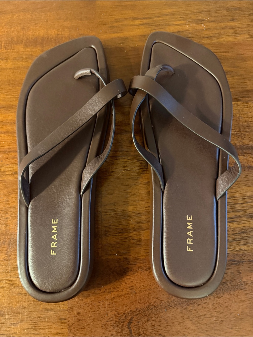 Frame Le Montauk Ladies Leather Sandals in Canyon Brown. Size 39/ US 8. NEW